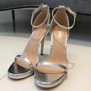 METALLIC SILVER PLATFORM HEELS (US9)
